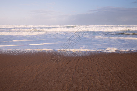 杰克逊维尔海滩佛罗里达沙滩的极端宽广风景蓝天空海浪夏日清晨背景