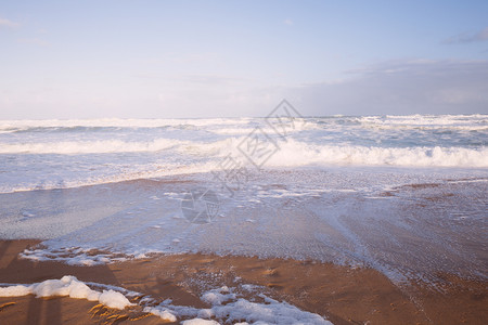 杰克逊维尔海滩佛罗里达沙滩的极端宽广风景蓝天空海浪夏日清晨背景