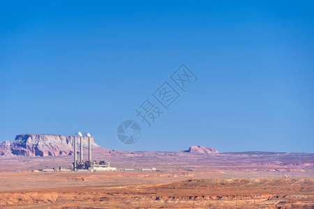 美国纳瓦霍亚利桑那州佩吉的Colanado河和湖沟风景发电厂站图片