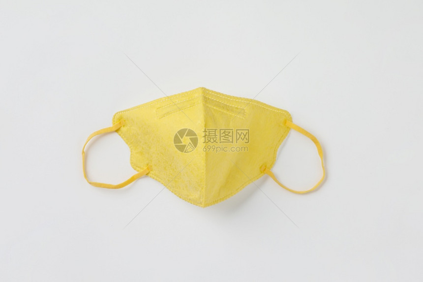 白纸背景面板上的黄色医疗面具罩保护防止污染流感和冠状卫生保健和外科手术概念面罩防止污染流感和冠状白纸背景面罩防止污染流感和冠状卫图片