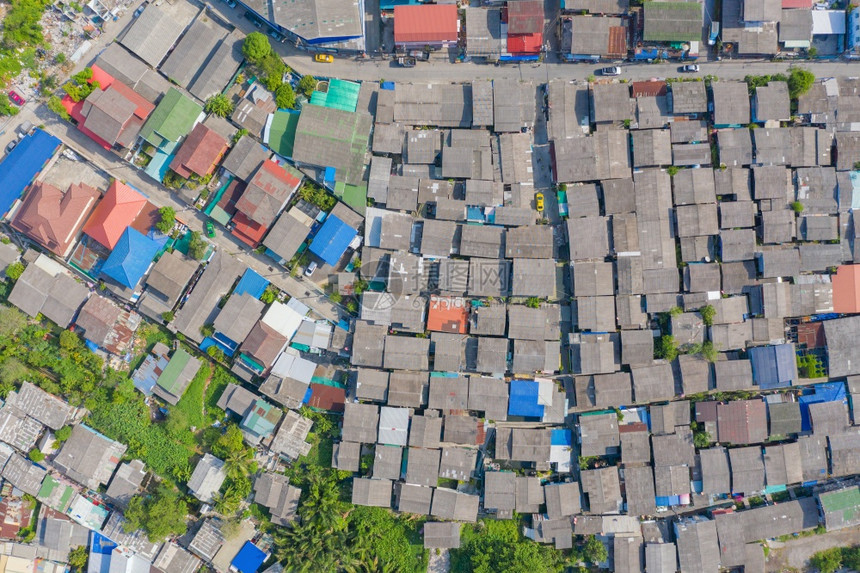 村舍屋顶的空中观察泰国曼谷市中心住宅楼亚洲城市建筑景观背顶层图片