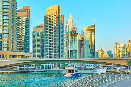 阿拉伯联合酋长国迪拜Marina和海滨的现代塔楼图片