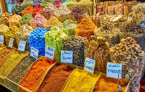 阿联酋迪拜市场不同香料和草药图片