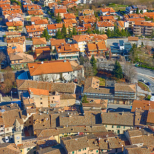 圣马力诺博尔戈吉奥雷的红砖屋顶高清图片