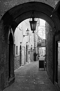 圣马利诺古老的街道和大黑白城市景色图片