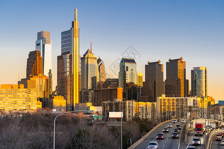 费城市风景摩天大楼线建筑日落州际公路城市交通在费城市中心中心城市景观高清图片素材