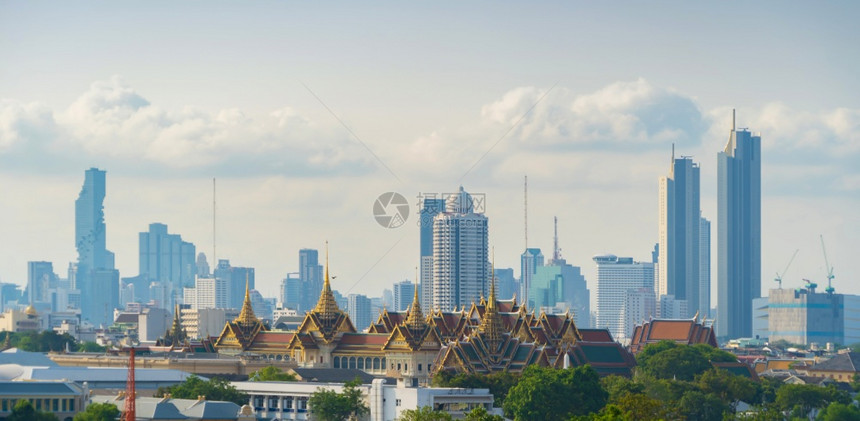Mahanakhon和翡翠佛寺大宫殿WatPho和摩天大楼泰国日落时曼谷市中心佛教寺庙图片