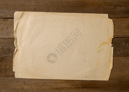 粗木制桌子上的废旧空纸背景图片