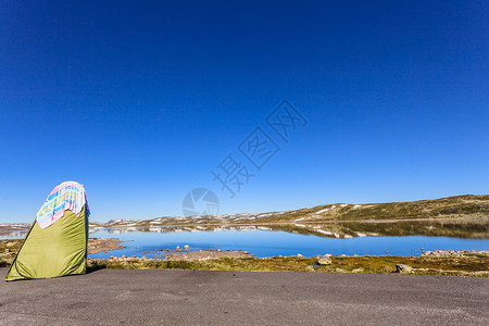 旅游者Hardangervidda路线露营旅游和户外洗澡图片