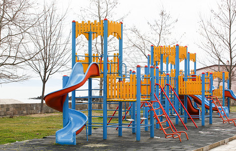 城市公园多彩儿童游乐场图片