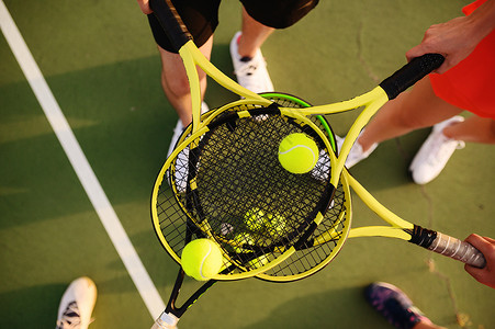 积极的健康生活方式体育比赛训练用斗篷健身运动打网球和的员和的员图片