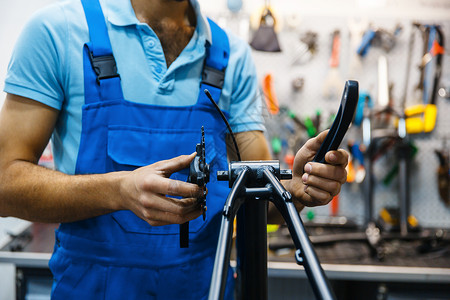 钉机螺丝钉修理车间的自行修理曲机安装修理周期有统一问题的机械师专业自行车修理服务背景