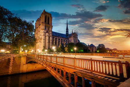 巴黎圣母院附近的双桥图片