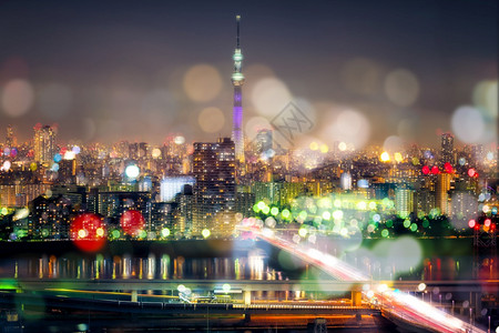 东京天空树和市风景日本带有模糊的bokeh灯光装饰东京夜生活概念图片