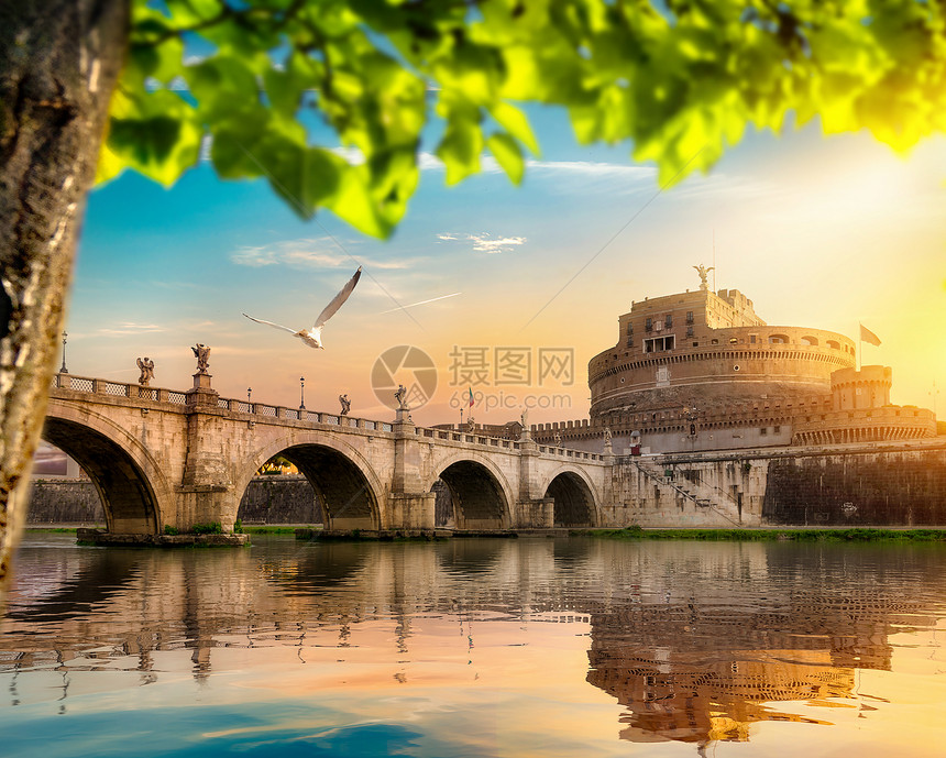 罗马提贝尔河上的圣安热洛意大利桥图片