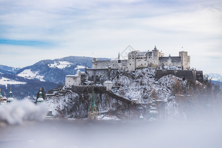 冬天的Hohensalzburg堡雪图片
