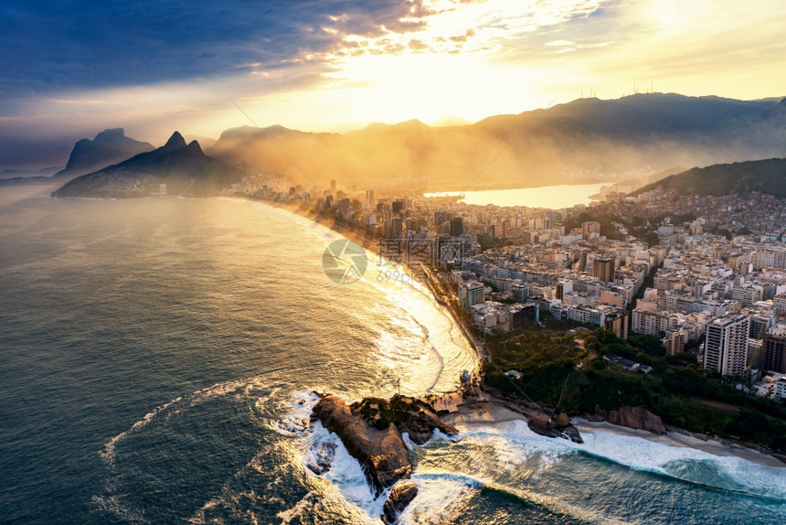 里约热内卢日落伊帕马的空中观察图片