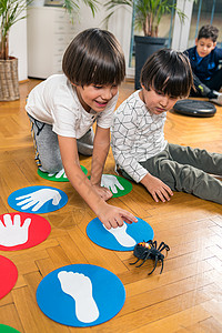儿童在幼园玩具蜘蛛儿童具蜘蛛图片