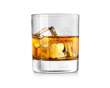 爱尔兰威士忌威士忌玻璃白色与反射剪切路径隔绝背景