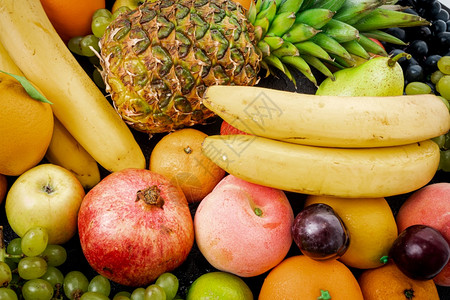将健康的原始水果组合在一起混水果背景图片