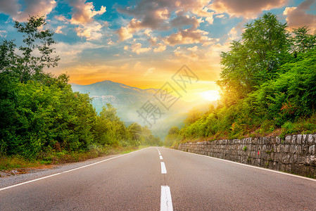 风景与山路在蒙泰格罗的景象波德戈里察高清图片素材