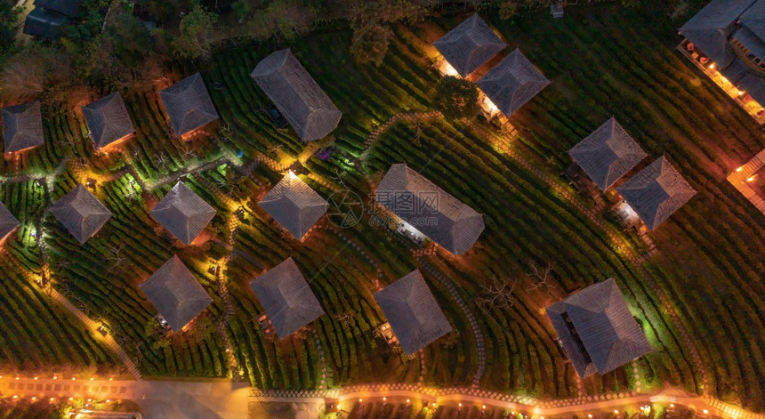 泰国梅洪子市中旅馆度假胜地BanRakThai村的空中景象图片