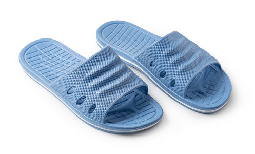 在白色背景上隔离的蓝色橡胶拖鞋白色背景上的蓝橡胶拖鞋图片