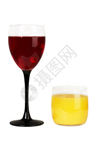 玻璃杯加葡萄酒玻璃杯加果汁在白色背景上图片