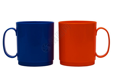 白色背景的深蓝和橙杯子背景图片