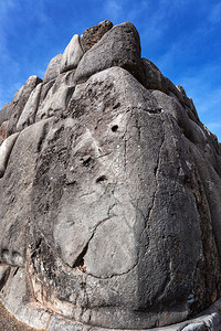 印加古堡垒的一块巨大石头图片