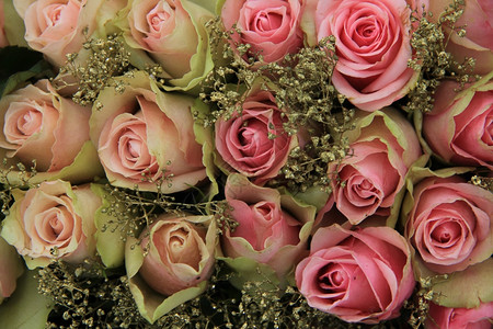 花式婚礼安排中的混合粉红玫瑰图片