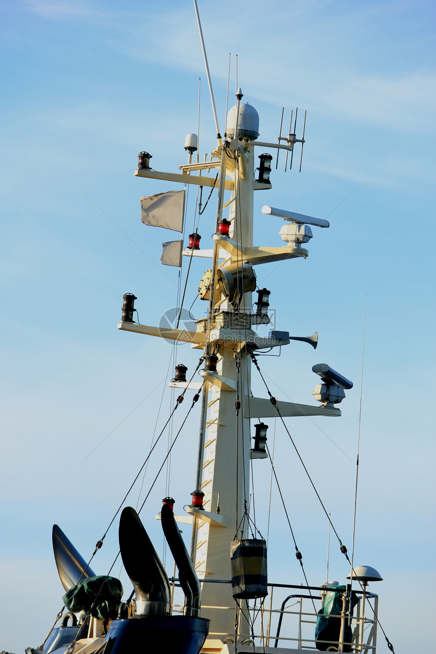 船舶上的雷达和通信系统图片