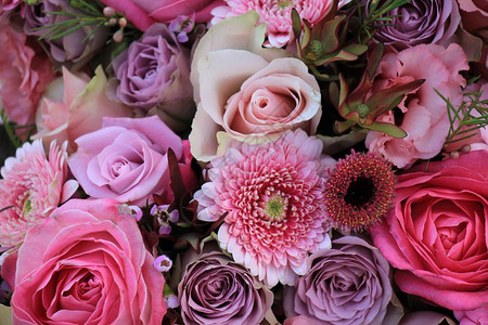 花的婚礼装饰中粉红色花朵的混合粉色的朵婚礼装饰图片