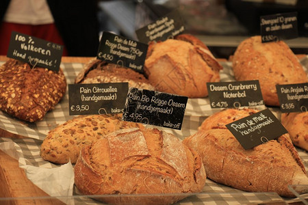 市场上的奢华手工面包标签案文荷兰产品和价格信息图片