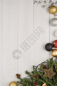 圣诞装饰架在木板上背景图片