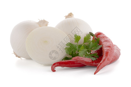 带红辣椒鹦鹉和白底胡椒的地中海蔬菜背景图片