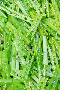 公开市场柜台的绿色彩塑料服装针图片