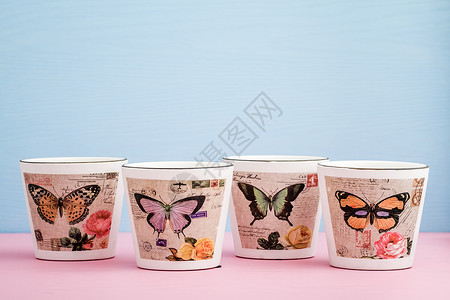 彩色装饰花盆用粉红色蓝背景的蝴蝶设计图片