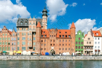 Gdansk中央市QuayGdansk水边的中世纪老房子法卡迪斯图片