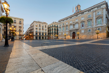 巴塞罗那圣詹姆斯广场在黎明古代的圣詹姆斯哥特广场在清晨西班牙背景