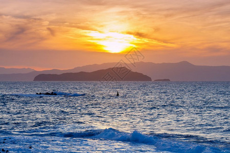 夏尼亚岛屿上的日落克里特岛上如画的日落夏尼亚希腊图片