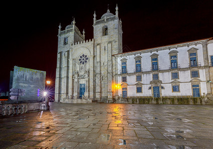 葡萄牙波尔图晚上大教堂图片