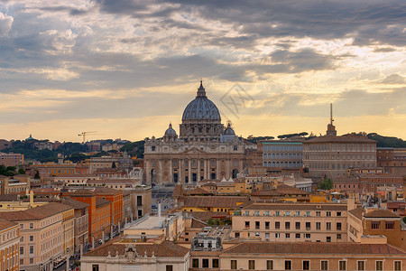 罗马圣彼得大教堂日落时见圣彼得大教堂意利梵蒂冈图片