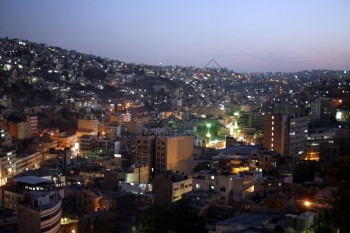 中东部约旦安曼市城中心背景图片