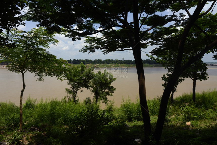 自然公园内的湄公河SamPhanBok靠近LakhonPheng位于泰国东北部Isan地区UbonRatchathani西北部的图片