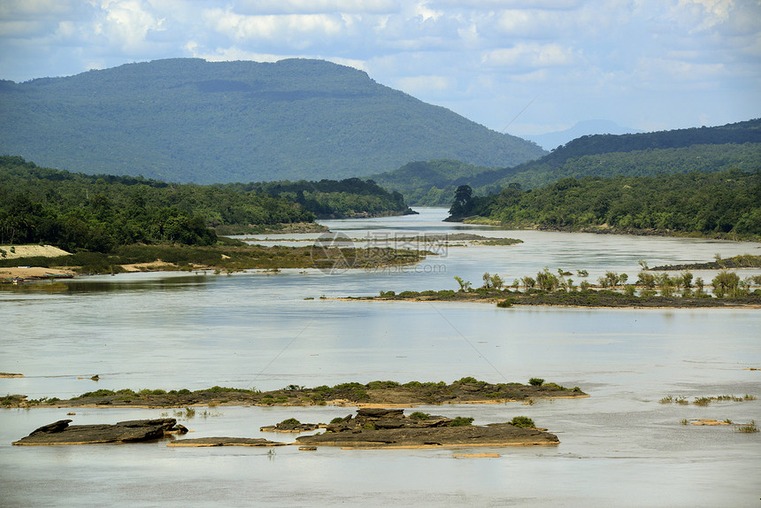 泰国东北部伊桑地区乌邦拉查塔尼省孔正附近的PhaTaem公园的湄公河景观图片