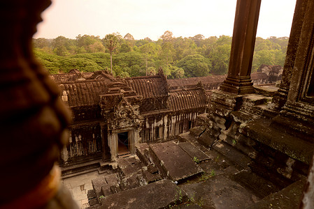 柬埔寨西部SiemRiep市附近的吴哥寺城的瓦高清图片