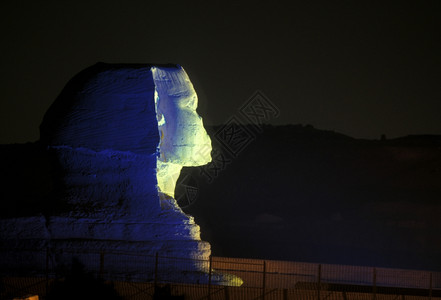北非埃及开罗市附近的吉萨金字塔狮身人面像图片