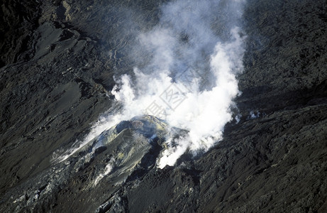 非洲印度洋留尼汪岛四经火山的地貌平原高清图片