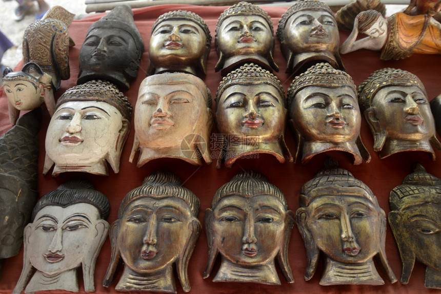 在缅甸东面的南部掸邦内尔湖Ywama村的Ywama市场中缅甸Buddha正面临孔图片